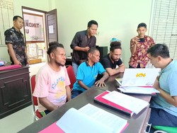 Tampang 3 Aktivis KNPB Tersangka Kasus Makar Saat Dilimpahkan ke Jaksa