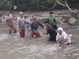 Beredar Video Nelayan Sidoarjo Tangkap Buaya 2 Meter