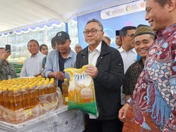 Senangnya Warga Semarang Ditraktir Beras dari Zulhas: Terima Kasih Pak