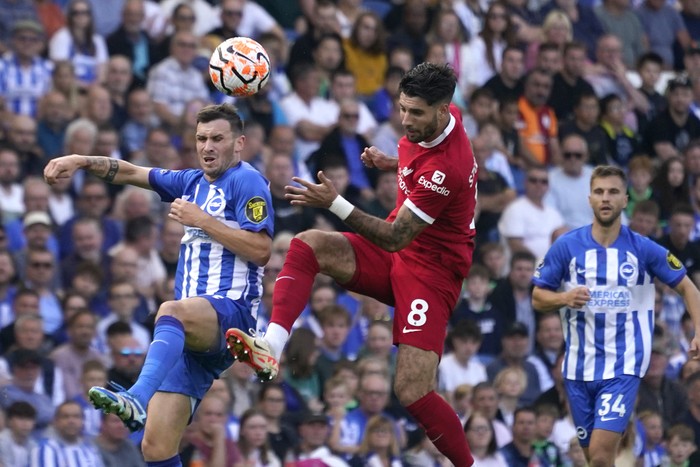 Brightons Pascal Gross, left, challenges for the ball with Liverpools Dominik Szoboszlai during the Premier League soccer match between Brighton and Hove Albion and Liverpool at the American Express Community Stadium in Brighton, England, Sunday, Oct. 8, 2023. (AP Photo/Alberto Pezzali)