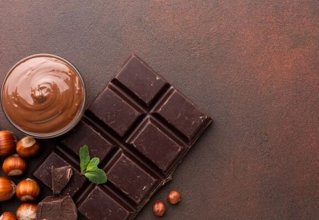 Sebongkah dark chocolate