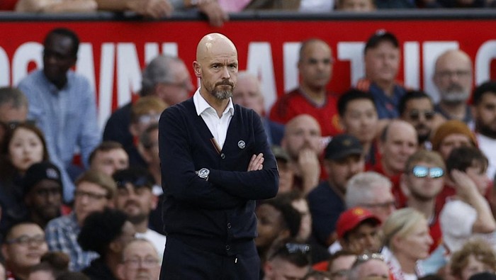 Soccer Football - Premier League - Manchester United v Brentford - Old Trafford, Manchester, Britain - October 7, 2023 Manchester United manager Erik ten Hag looks on Action Images via Reuters/Jason Cairnduff NO USE WITH UNAUTHORIZED AUDIO, VIDEO, DATA, FIXTURE LISTS, CLUB/LEAGUE LOGOS OR LIVE SERVICES. ONLINE IN-MATCH USE LIMITED TO 45 IMAGES, NO VIDEO EMULATION. NO USE IN BETTING, GAMES OR SINGLE CLUB/LEAGUE/PLAYER PUBLICATIONS.