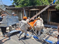 Tukang Becak di Jombang Tewas Tertimpa Pagar Ruko Saat Tidur