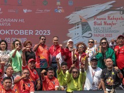 Grup Musik asal Papua M.A.C Ramaikan Roadshow Sail Teluk Cenderawasih