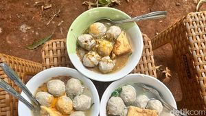 Gurih Nikmat Bakso Pak Mbedud yang Terkenal di Taman Gandaria