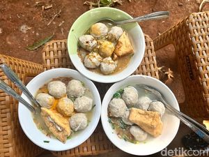Tukang Bakso di Bali Viral Gegara Maki Pembeli, Konsepnya ala Karens Diner! Tukang Bakso di Bali Viral Gegara Maki Pembeli, Konsepnya ala Karens Diner!