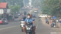 Potret Kabut Asap di Kota Jambi yang Sebabkan Jarak Pandang Terbatas