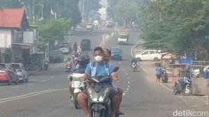 Potret Kabut Asap di Kota Jambi yang Sebabkan Jarak Pandang Terbatas