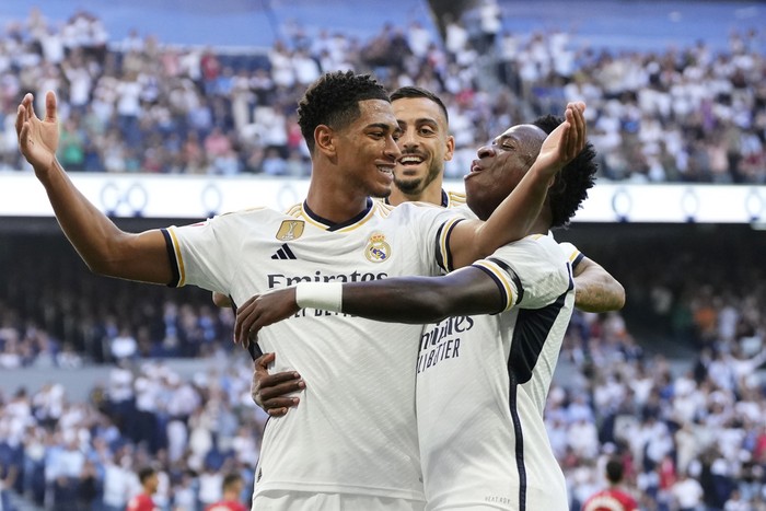 Real Madrid's Jude Bellingham celebrates with teammates after scoring his side's opening goal during Spanish La Liga soccer match between Real Madrid and Osasuna at the Santiago Bernabéu stadium in Madrid, Spain, Saturday, Oct. 7, 2023. (AP Photo/Jose Breton)