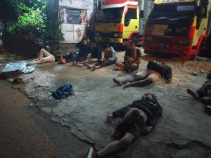 Truk Angkut 30 Wisatawan di Malang Tabrak Rumah, 2 Korban Tewas