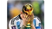 Untung sudah juara Piala Dunia 2022 ya, Messi. (Foto: Twitter @Troll_Football)