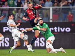 Saat Kiper Giroud Beraksi Menangkan AC Milan