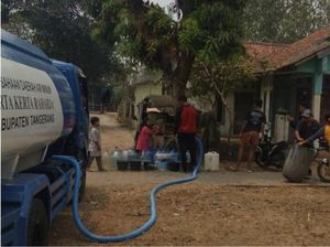 Desa di Tangerang Krisis Air Bersih, Pj Bupati Kirim Bantuan Mobil Tangki