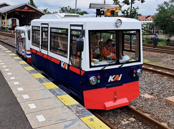 Penampakan Anak Kereta yang Viral dan Bikin Netizen Gemas