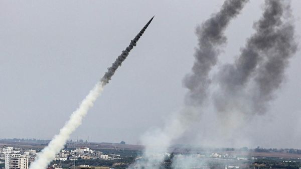 Penampakan Roket yang Ditembakkan Hamas ke Israel