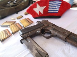 TNI-Polri Temukan 1 Pistol-Amunisi Milik KKB di Pegunungan Bintang