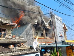 Komplek Ruko di Buleleng Ludes Terbakar gegara Dupa