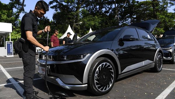 Ratusan Mobil Listrik Disiapkan untuk KTT AIS Forum 2023 di Bali
