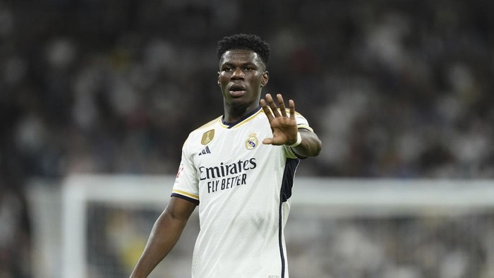 Real Madrids Aurelien Tchouameni gestures during Spanish La Liga soccer match between Real Madrid and Real Sociedad at the Santiago Bernabéu stadium in Madrid, Spain, Sunday, Sept. 17, 2023. (AP Photo/Jose Breton)