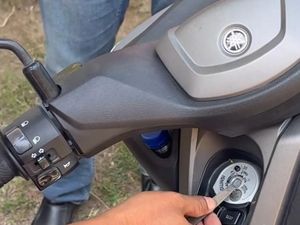 Skill Dewa Ahli Duplikat Kunci yang Bikin Rider Moto2 Kagum: 10 Menit Jadi, Biaya Rp 99 Ribu Skill Dewa Ahli Duplikat Kunci yang Bikin Rider Moto2 Kagum: 10 Menit Jadi, Biaya Rp 99 Ribu