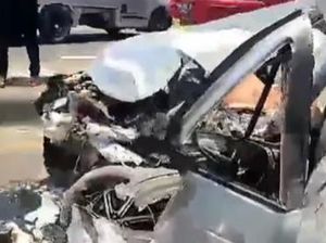 Mobil Bawa Satu Keluarga Kecelakaan di Pangkep, 1 Orang Tewas Mobil Bawa Satu Keluarga Kecelakaan di Pangkep, 1 Orang Tewas