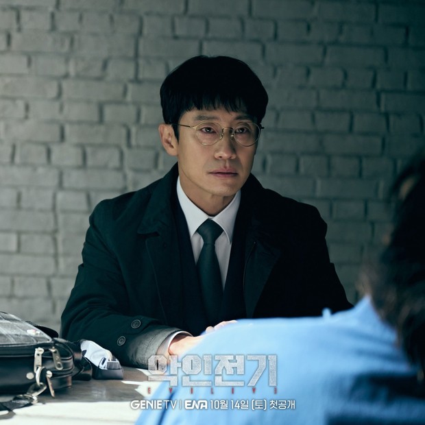 Shin Ha Kyun di drama Evilive / Foto : x.com/ktstudiogenie Shin Ha Kyun di drama Evilive / Foto : x.com/ktstudiogenie