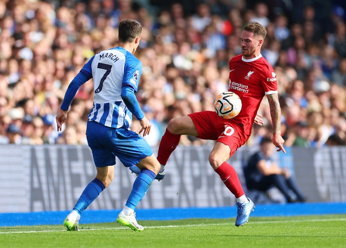 Solly March, Alexis Mac Allister Soccer Football - Premier League - Brighton & Hove Albion v Liverpool - The American Express Community Stadium, Brighton, Britain - October 8, 2023 Liverpool's Alexis Mac Allister in action with Brighton & Hove Albion's Solly March REUTERS/Toby Melville NO USE WITH UNAUTHORIZED AUDIO, VIDEO, DATA, FIXTURE LISTS, CLUB/LEAGUE LOGOS OR 'LIVE' SERVICES. ONLINE IN-MATCH USE LIMITED TO 45 IMAGES, NO VIDEO EMULATION. NO USE IN BETTING, GAMES OR SINGLE CLUB/LEAGUE/PLAYER PUBLICATIONS.