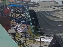 Bruk! Tenda TPS Pilkades Werdoyo Demak Roboh Diterpa Angin