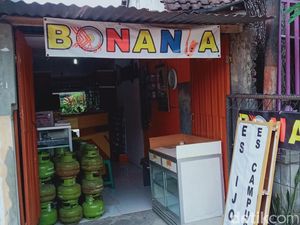Toko Kaset Bonanza Klaten Masih Bertahan, Pembelinya Justru Anak Muda Toko Kaset Bonanza Klaten Masih Bertahan, Pembelinya Justru Anak Muda