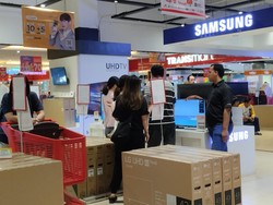 Produk Elektronik Transmart Full Day Sale di Gerai Cempaka Putih Diserbu Pengunjung!