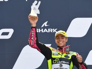Takjubnya Rider Moto2 Lihat Aksi Tukang Duplikat Kunci di Lombok Takjubnya Rider Moto2 Lihat Aksi Tukang Duplikat Kunci di Lombok