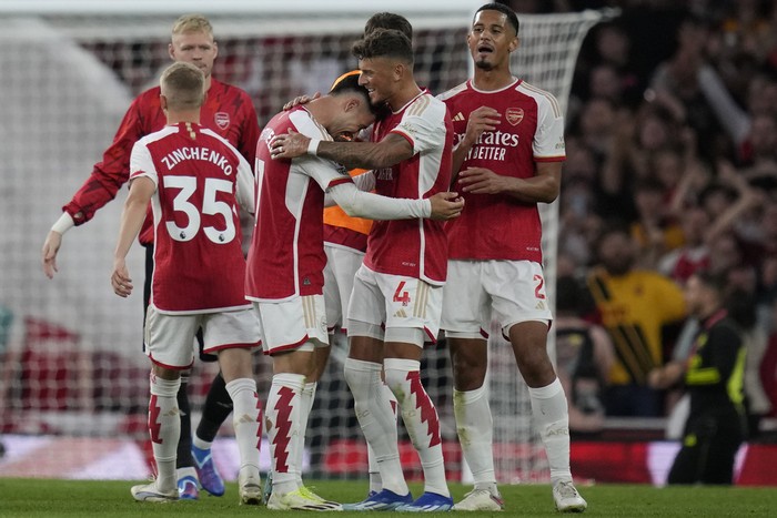 Arsenal players celebrate winning the English Premier League soccer match between Arsenal and Manchester City at the Emirates Stadium in London, Sunday, Oct. 8, 2023.(AP Photo/Kirsty Wigglesworth)