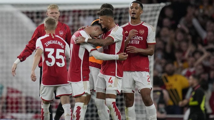 Arsenal players celebrate winning the English Premier League soccer match between Arsenal and Manchester City at the Emirates Stadium in London, Sunday, Oct. 8, 2023.(AP Photo/Kirsty Wigglesworth)