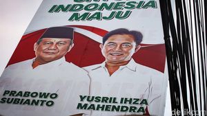 Baliho Dukungan Duet Prabowo-Yusril Mejeng di Arteri Pondok Indah