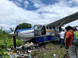 Pesawat Asian One Angkut 8 Orang Kecelakaan di Bandara Kenyam!