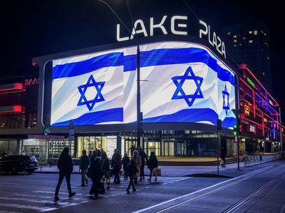 Bentuk Dukungan, Bendera Israel Mejeng di Papan Iklan Ukraina