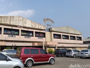 Legend! Bioskop Rajawali Purwokerto Pertahankan Lukisan Poster Film Legend! Bioskop Rajawali Purwokerto Pertahankan Lukisan Poster Film
