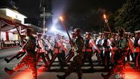 Defile Tiga Matra TNI Ramaikan Parade Senja