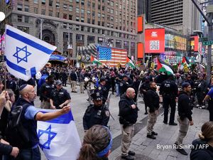Demo Bersamaan, Massa Pro-Israel dan Palestina Hadap-hadapan di AS