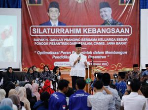 Ganjar Bicara Pentingnya Pendidikan Vokasi ke Santri di Ciamis