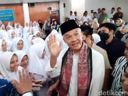 Ganjar Motivasi Santri di Ciamis: Ingatkan Soal AI