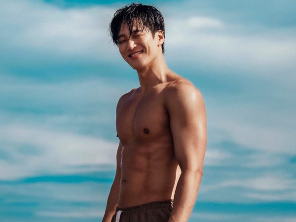 6 Gaya Ahn Bo Hyun, Pacar Jisoo BLACKPINK, Pamer Badan Sixpack di Bali