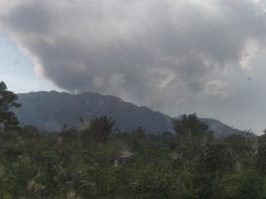 Gunung Dukono Halmahera Utara Erupsi, Warga Diminta Jauhi Radius 2 Km Gunung Dukono Halmahera Utara Erupsi, Warga Diminta Jauhi Radius 2 Km