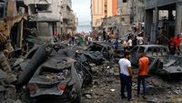 Mobil-mobil di Gaza Hancur Digempur Militer Israel