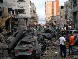 Mobil-mobil di Gaza Hancur Digempur Militer Israel