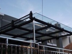 Harga Kanopi Baja Ringan VS Besi Hollow, Murah Mana? Ini Jawabannya