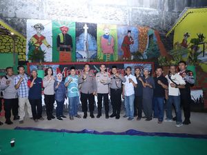 Kapolsek Mampang Prapatan Ajak Warga Sukseskan Pemilu 2024 Damai Kapolsek Mampang Prapatan Ajak Warga Sukseskan Pemilu 2024 Damai