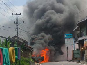 Tiga Kios dan Satu Mobil di Ciwidey Bandung Ludes Terbakar