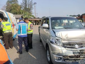 Kendaraan Tabrakan Beruntun di Tol Tangerang, 2 Lansia Terluka