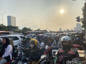 Cerita Warga 1 Jam Terjebak Macet di Terminal Kampung Rambutan Jaktim